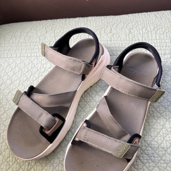 Teva Size 10 MaxComf Sandals - Picture 1 of 4